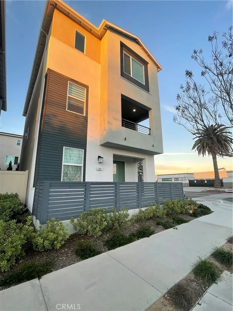 200 N Standard, Santa Ana, CA 92701