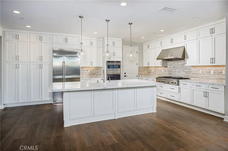 2017 Picasso, Santa Ana, CA 92704