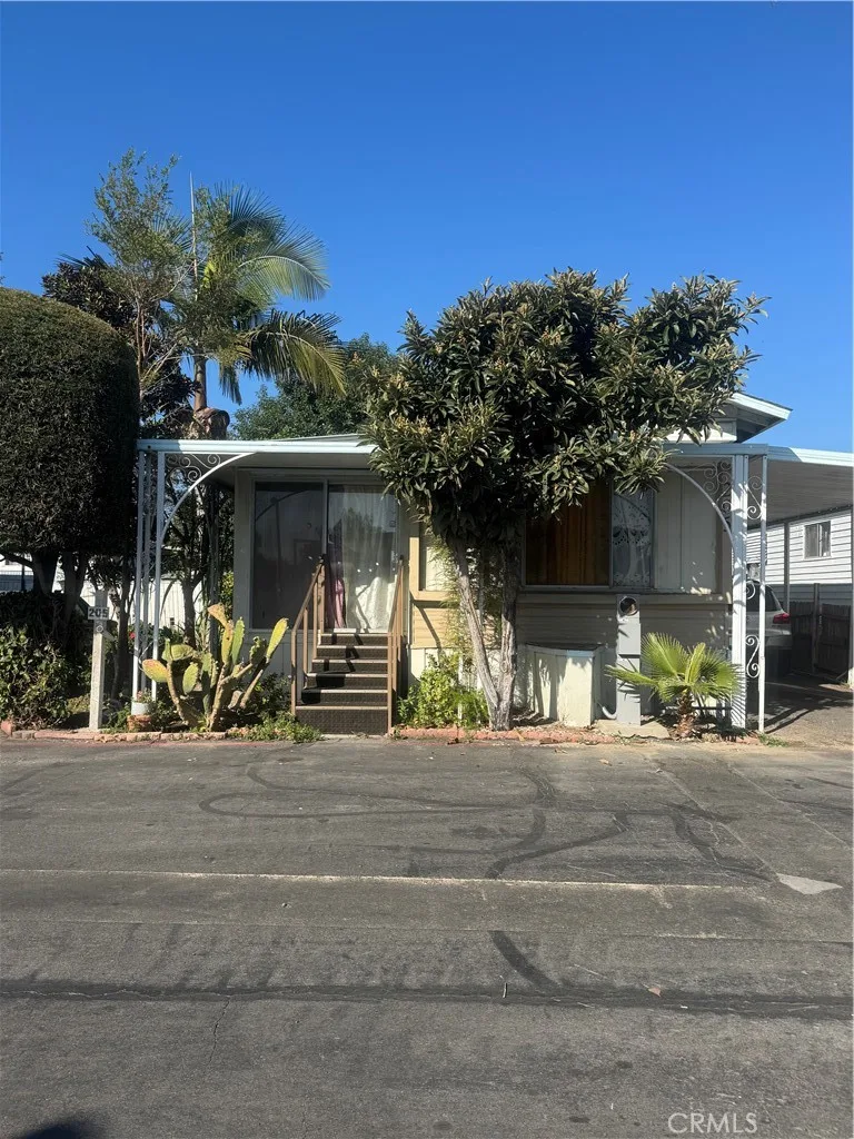 205 Emerald Ln 205, Santa Ana, CA 92703