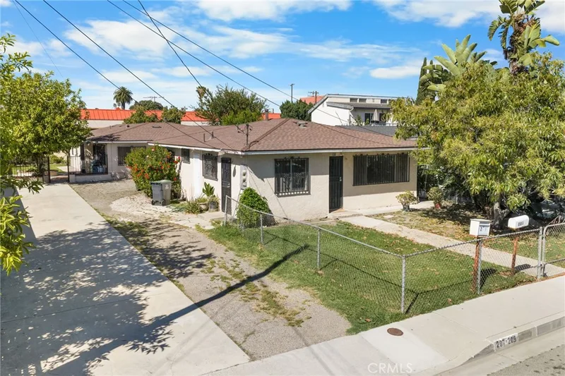 207 E Flora, Santa Ana, CA 92707