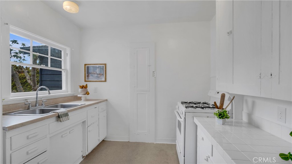 207 W Buffalo Avenue, Santa Ana CA 92706 - photo 43