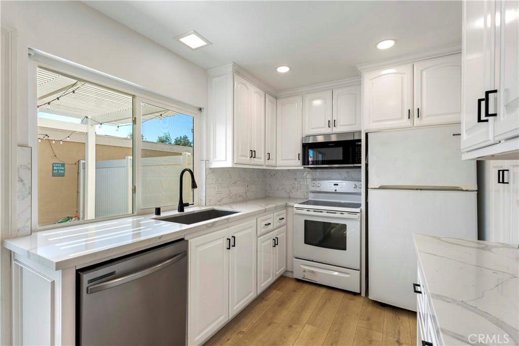 Fully Remodeled Kitchen - 210 Carriage B, Santa Ana CA 92707 - photo 11