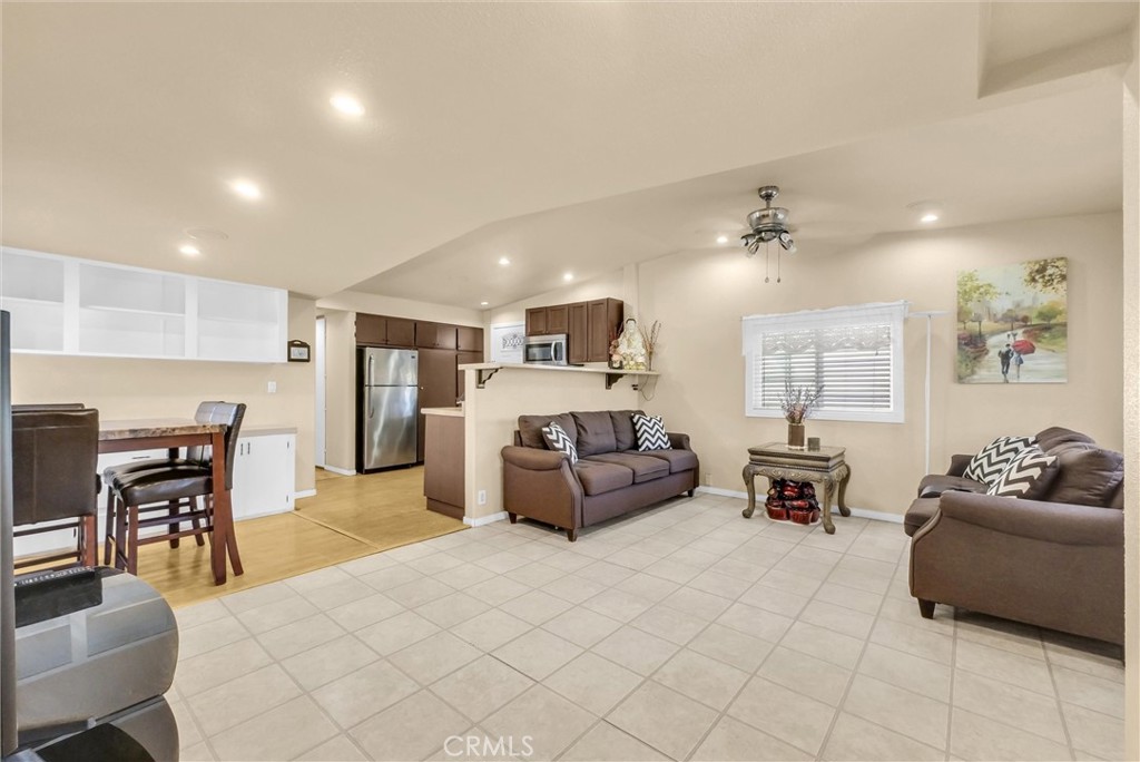 210 Dresden Ave N, Santa Ana CA 92703 - photo 2