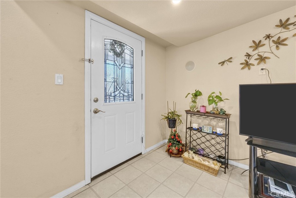 210 Dresden Ave N, Santa Ana CA 92703 - photo 3