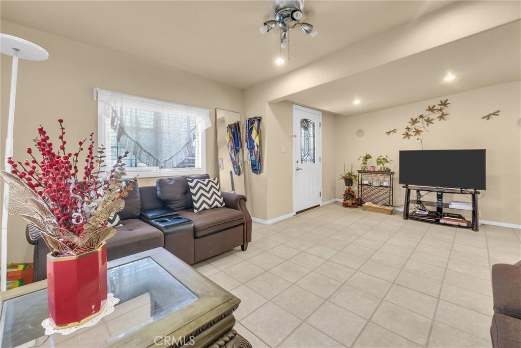 210 Dresden Ave N, Santa Ana CA 92703 - photo 4