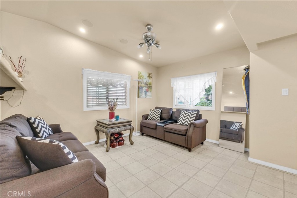 210 Dresden Ave N, Santa Ana CA 92703 - photo 5