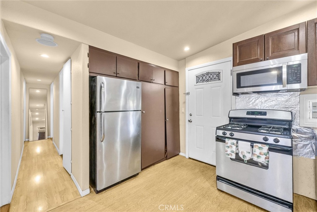 210 Dresden Ave N, Santa Ana CA 92703 - photo 9