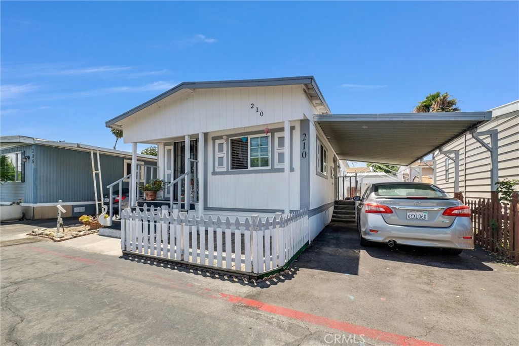 Fits 3-4 cars depending on the size of the cars - 210 Dresden Ave N, Santa Ana CA 92703 - photo 22