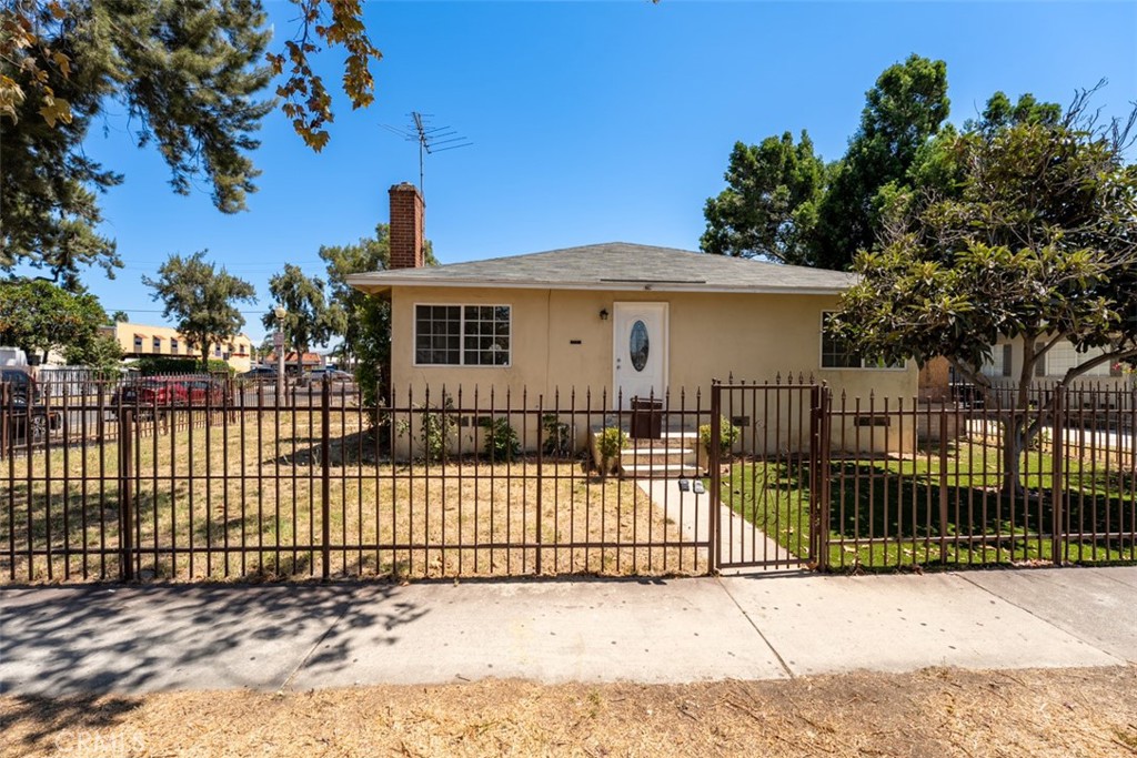 2101 S Sycamore, Santa Ana CA 92707 - photo 1