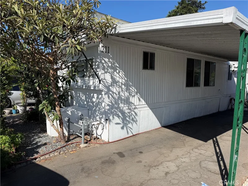 211 Monaco 54, Santa Ana