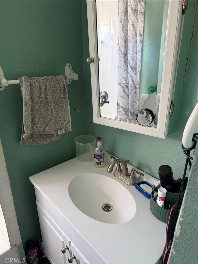 Bath/sink vanity - 211 Monaco 54, Santa Ana CA 92703 - photo 28