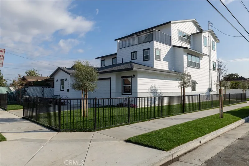 211 N Hathaway A, Santa Ana, CA 92703