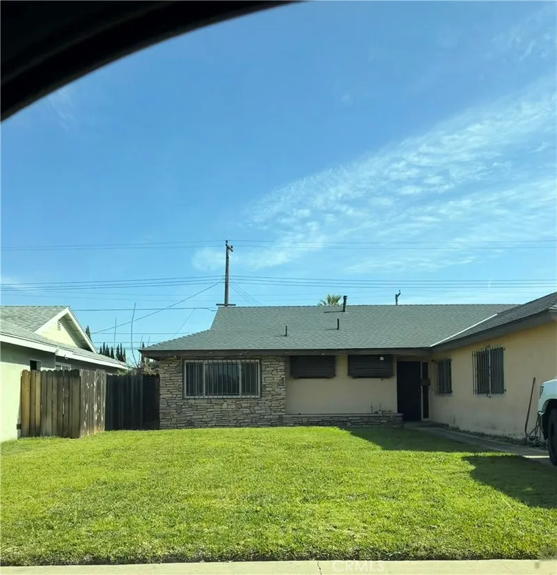 2113 S Forest Avenue, Santa Ana, CA 92704
