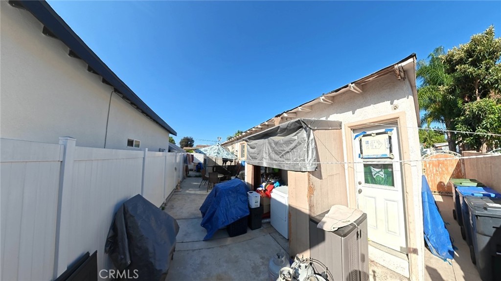 Back Main House - 2118 Park Drive, Santa Ana CA 92707 - photo 23