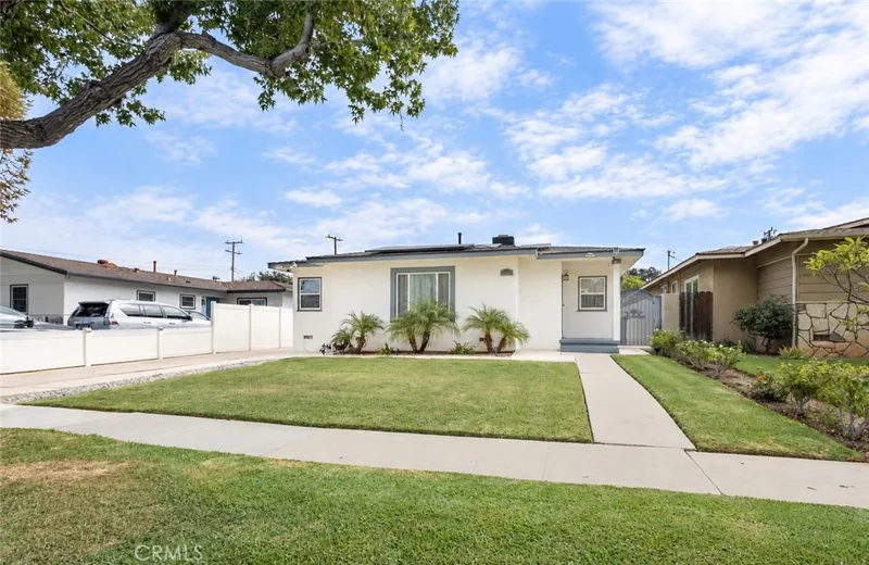 2121 Valencia, Santa Ana, CA 92706