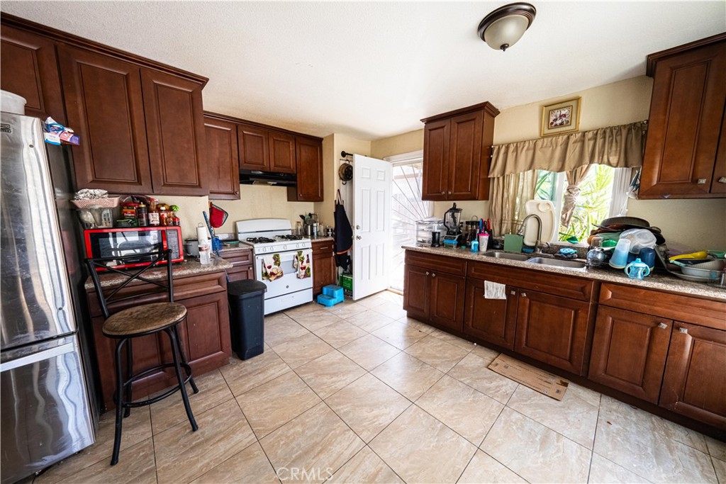 2125 Rousselle, Santa Ana CA 92707 - photo 5