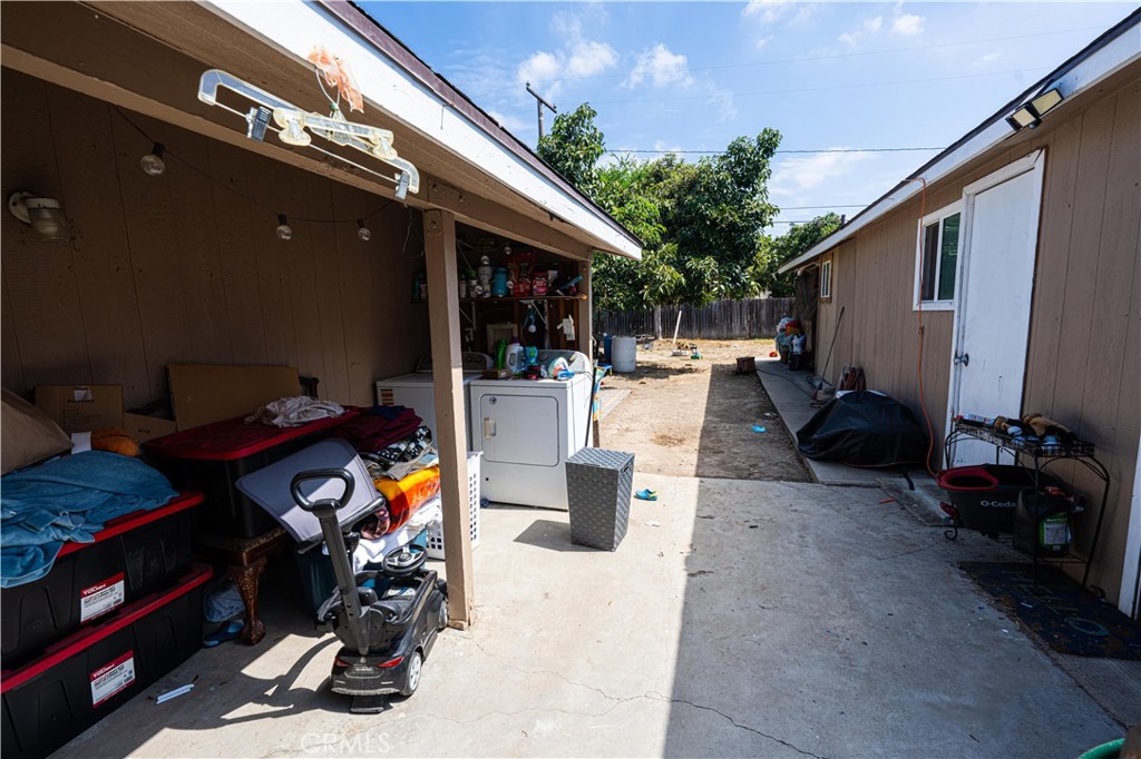 Exterior Laundry - 2125 Rousselle, Santa Ana CA 92707 - photo 14