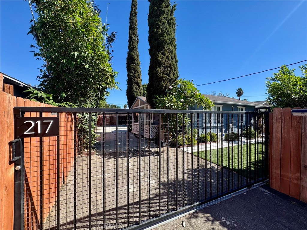 217 - Gated back home - 217 N Mcclay, Santa Ana CA 92701 - photo 5