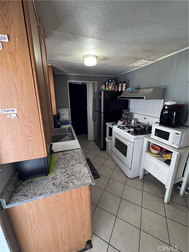 220 Vienna, Santa Ana CA 92703 - photo 9