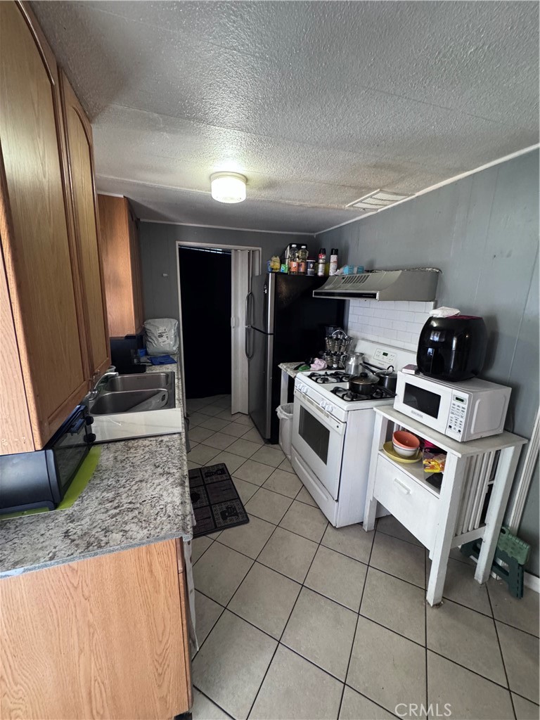 220 Vienna, Santa Ana CA 92703 - photo 10