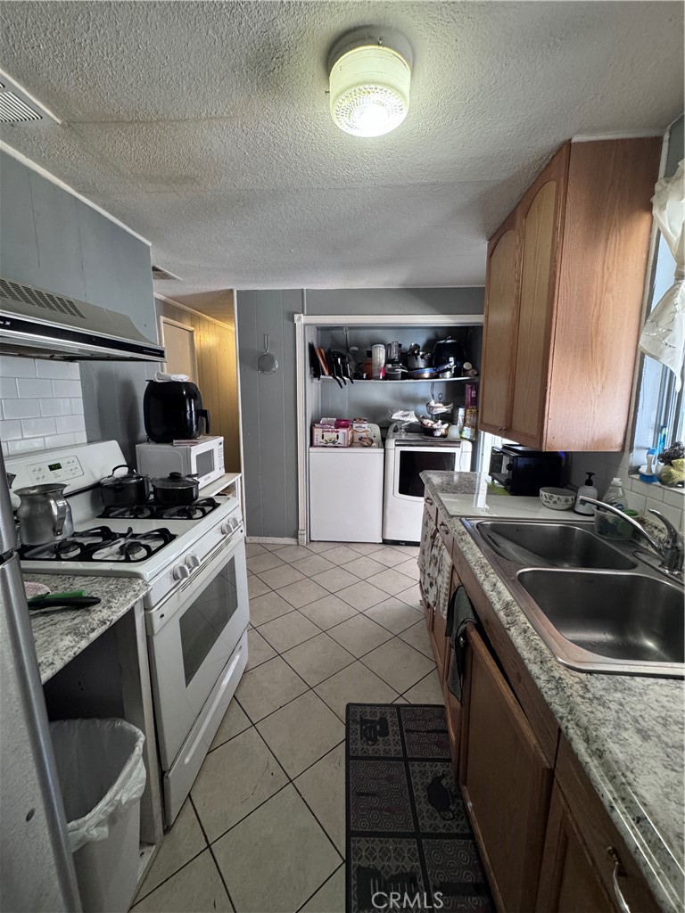 220 Vienna, Santa Ana CA 92703 - photo 11