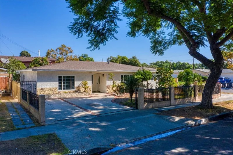 2201 W Russell Avenue, Santa Ana, CA 92704