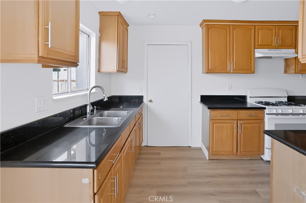 2205 W 9th, Santa Ana CA 92703 - photo 5