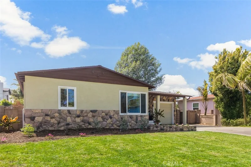 2206 S Shelton, Santa Ana, CA 92707