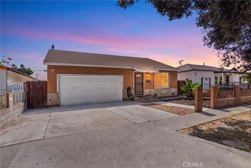 2211 Oak Street, Santa Ana