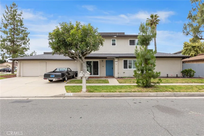 2215 E Avalon, Santa Ana