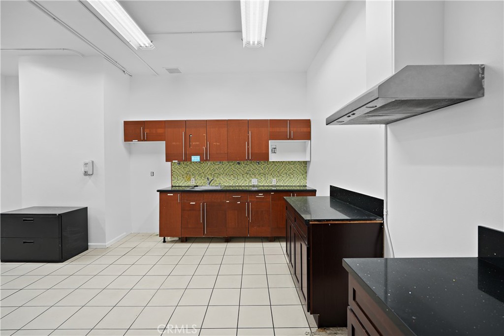 2215 N Broadway, Santa Ana CA 92706 - photo 37