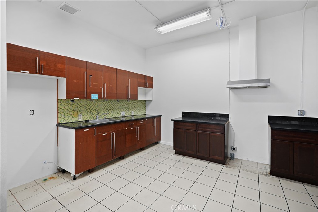 2215 N Broadway, Santa Ana CA 92706 - photo 38