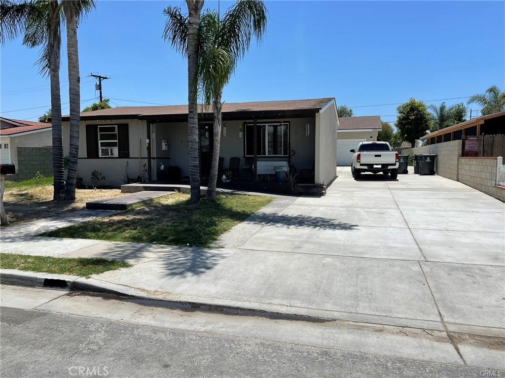 Front House with big driveway:3 Beds/2 baths+ADU in the Back: 2Beds/2Baths with 9' ceiling height+Paid-off solar - 2302 W La Verne Avenue, Santa Ana CA 92704 - photo 1