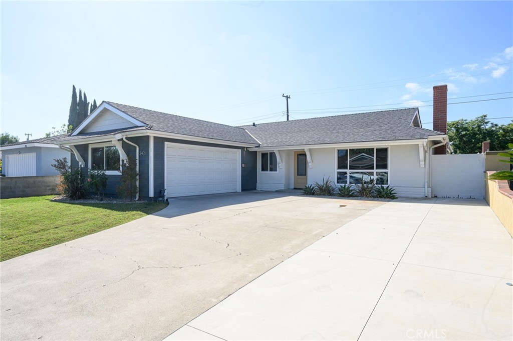 Stunning 3 bed 2 bath home in a prime neighborhood of Santa Ana. - 2406 S Pacific Avenue, Santa Ana CA 92704 - photo 1