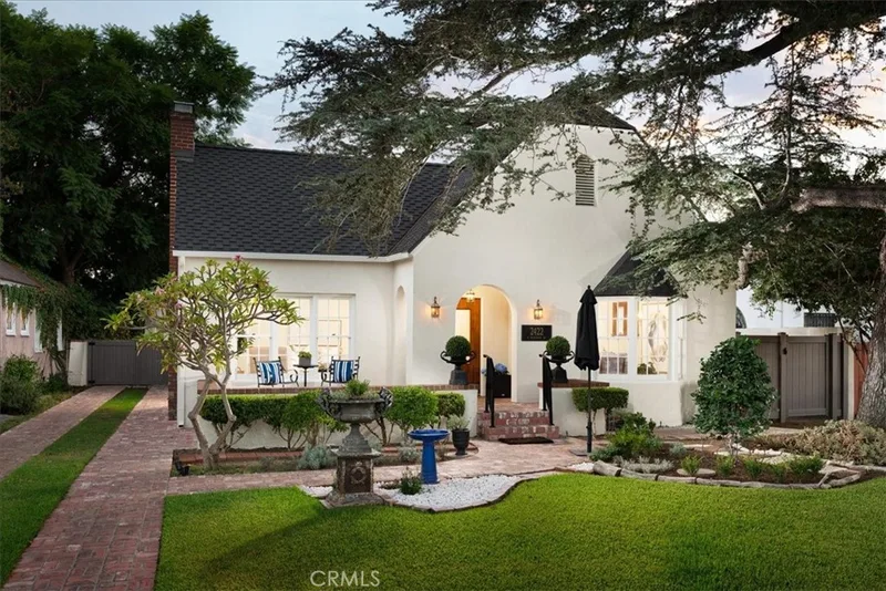 2422 N Heliotrope, Santa Ana