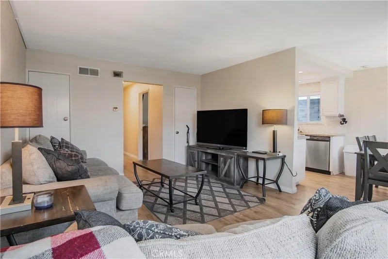2423 Deodar, Santa Ana