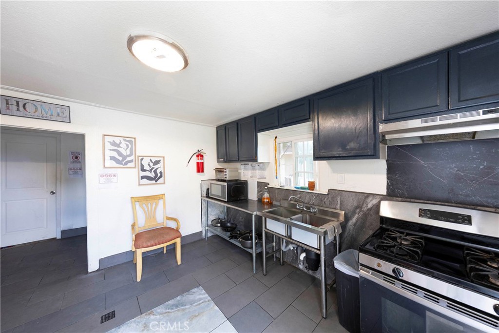 INTERIOR OF 1 OF THE UNITS. - 2430 W 6th A/B, Santa Ana CA 92703 - photo 5