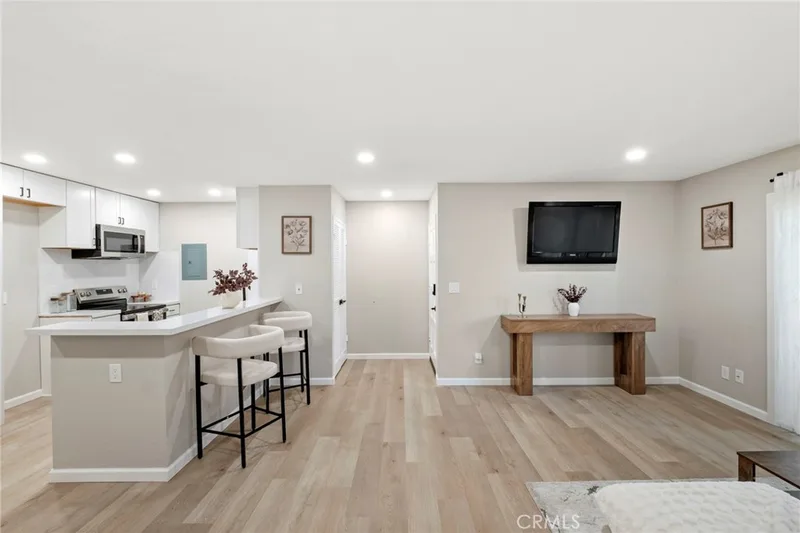 2501 W Sunflower Avenue J10, Santa Ana, CA 92704