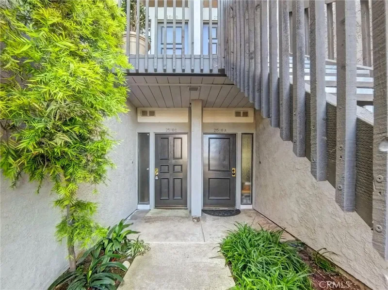 2516 W MacArthur Boulevard C, Santa Ana, CA 92704