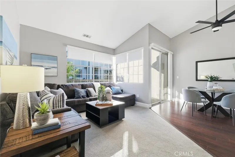 2516 W Macarthur j, Santa Ana, CA 92704