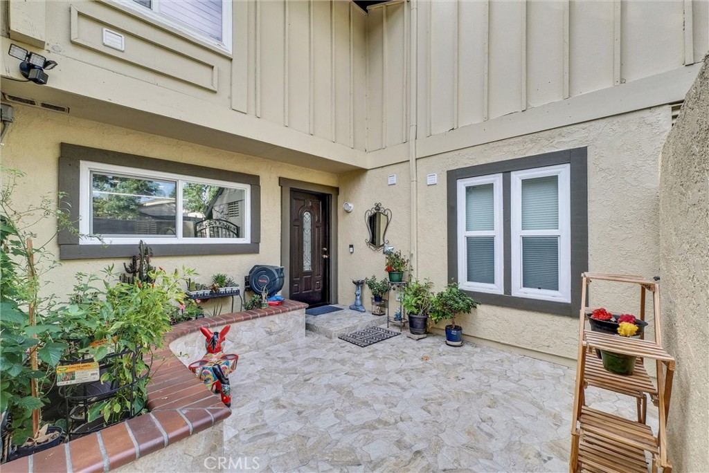 Renovated Front private patio - 2520 N Tustin B, Santa Ana CA 92705 - photo 1