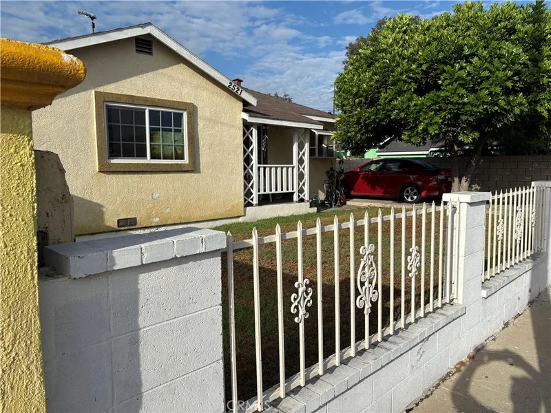 2521 STANFORD Street, Santa Ana, CA 92704