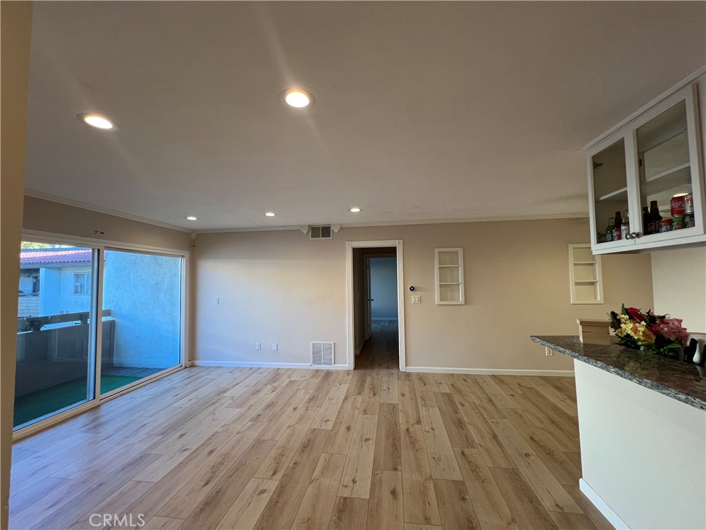 Living room - 2521 W Sunflower Avenue H11, Santa Ana CA 92704 - photo 5