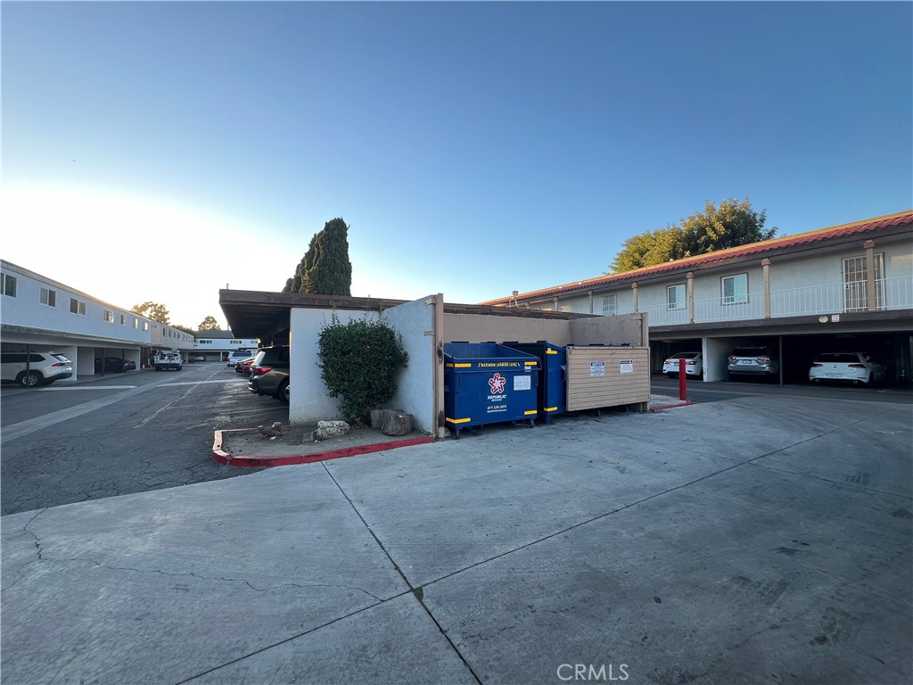 Trash area - 2521 W Sunflower Avenue H11, Santa Ana CA 92704 - photo 44