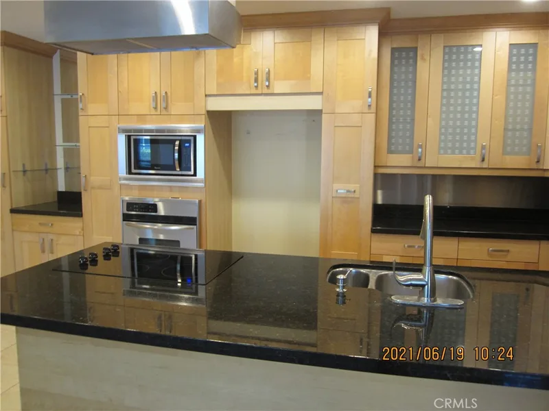2521 W Sunflower Avenue M2, Santa Ana, CA 92704
