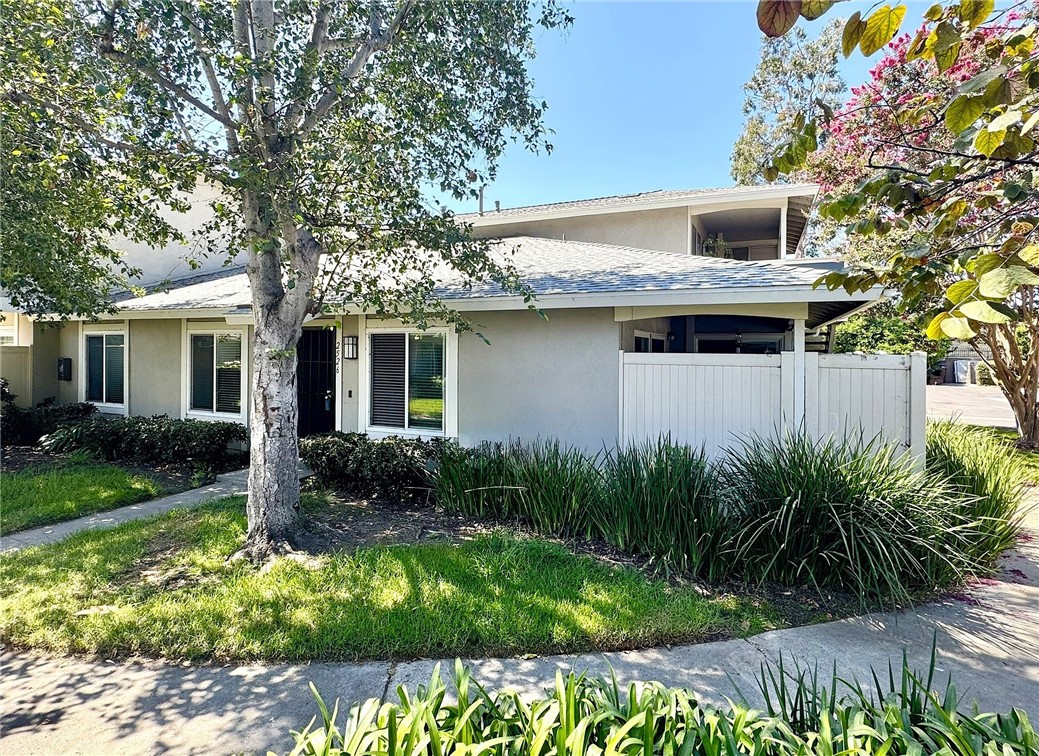 One story end unit - 2526 S Laurelwood 117, Santa Ana CA 92704 - photo 1