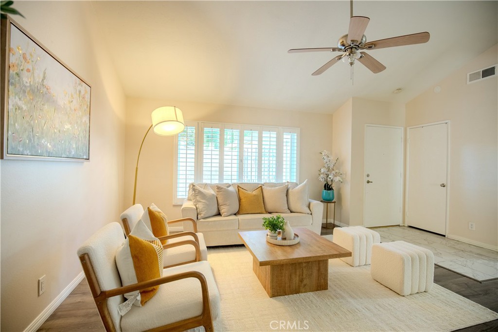 2528 N Tustin D, Santa Ana CA 92705 - photo 3