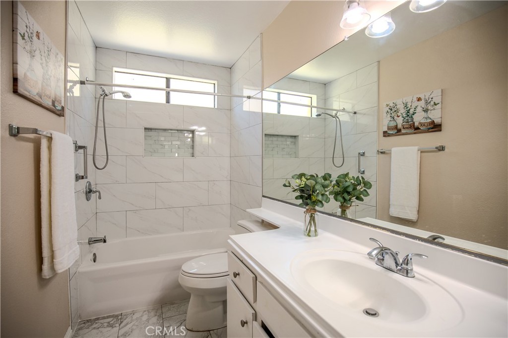 2528 N Tustin D, Santa Ana CA 92705 - photo 10