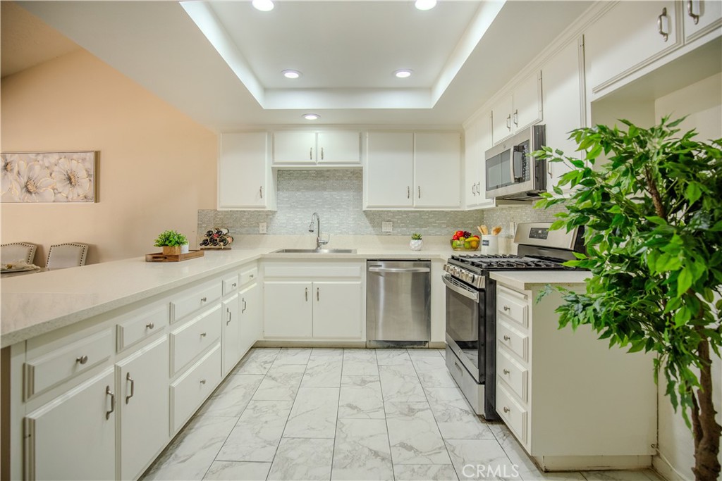 2528 N Tustin D, Santa Ana CA 92705 - photo 18
