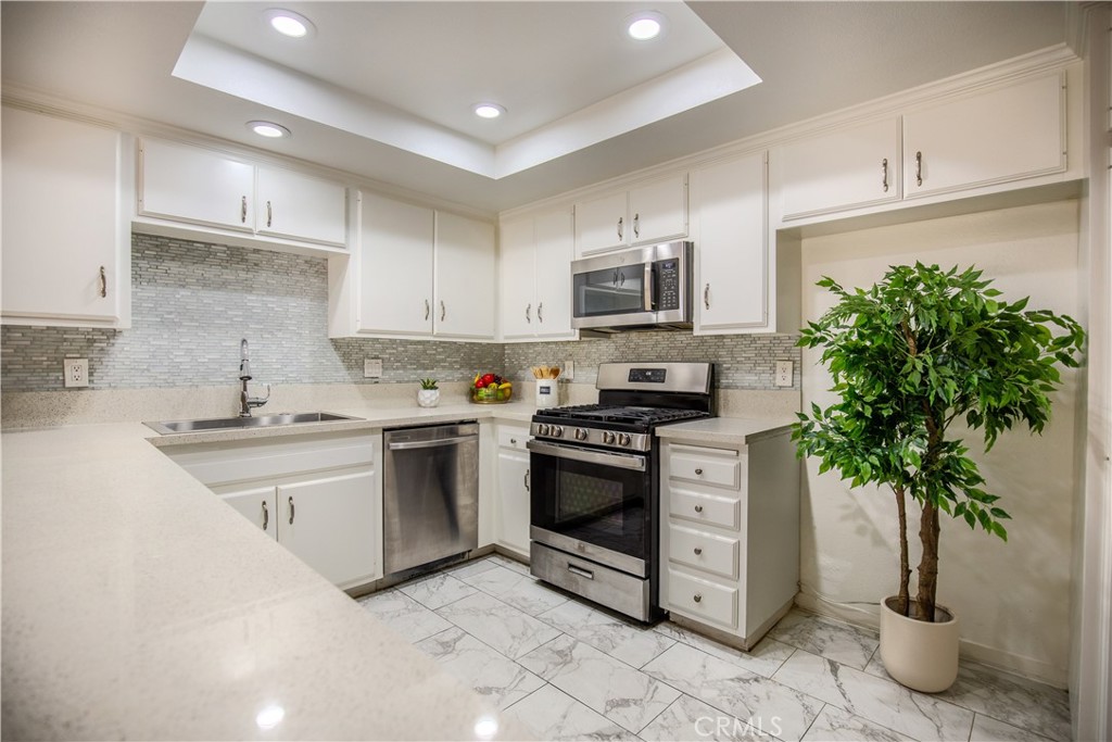 2528 N Tustin D, Santa Ana CA 92705 - photo 19